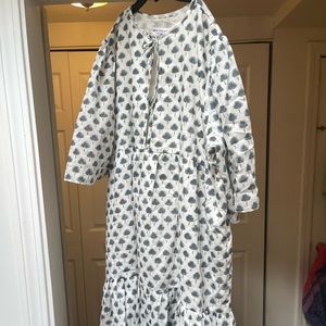 NWOT isla dress. Never worn took tags off before trying on. size M/L